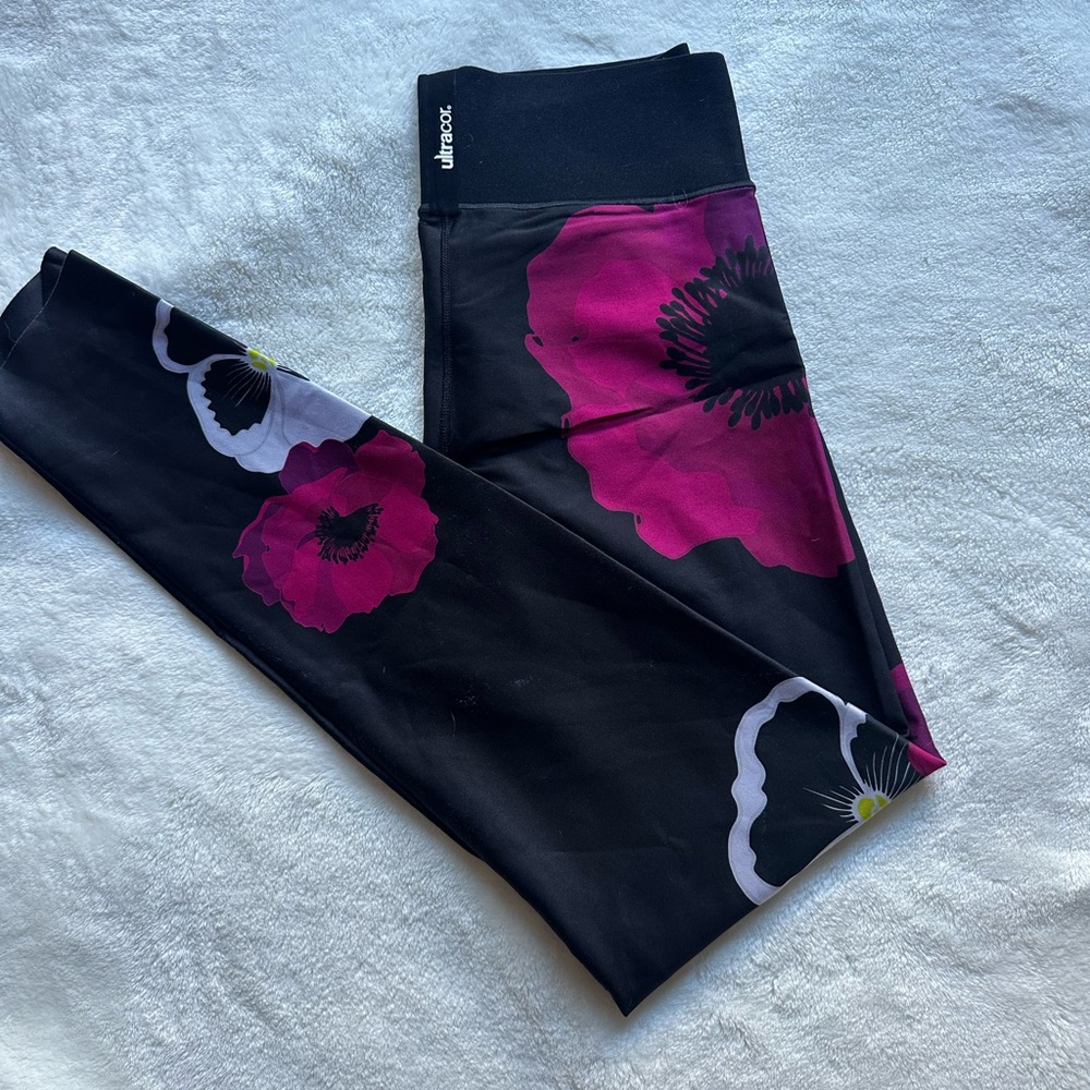 ULTRACOR Black and Magenta Floral Leggings Size Medium
